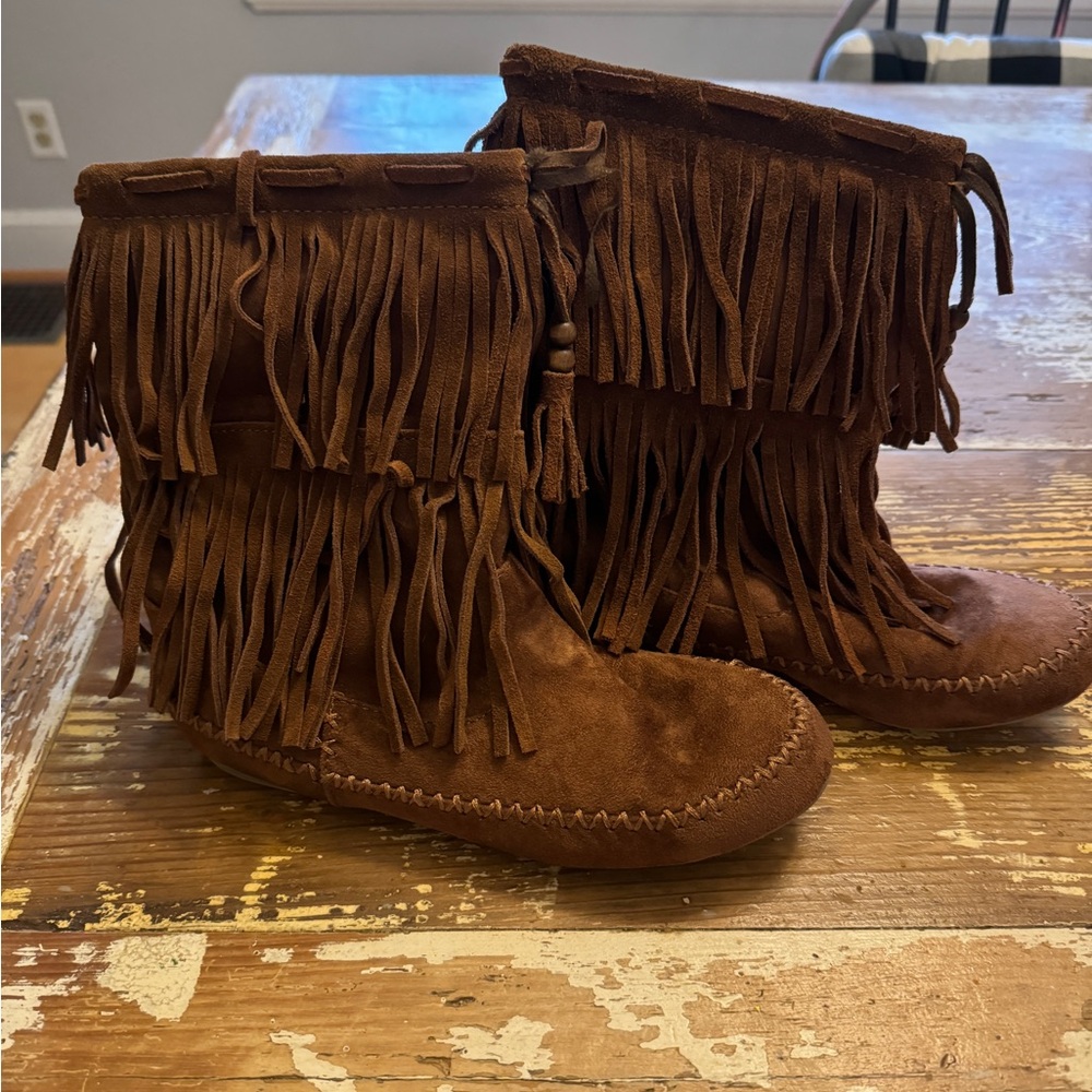 Leather moccasin boots Women’s size 6